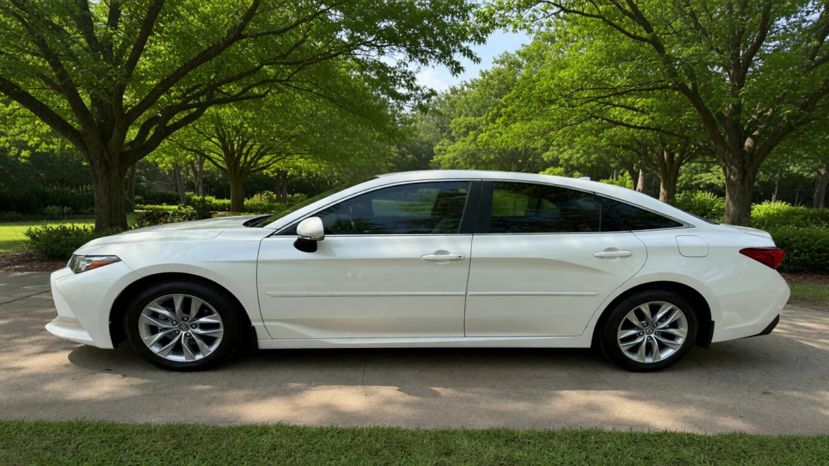 2022 Toyota Avalon XLE Sedan 4D