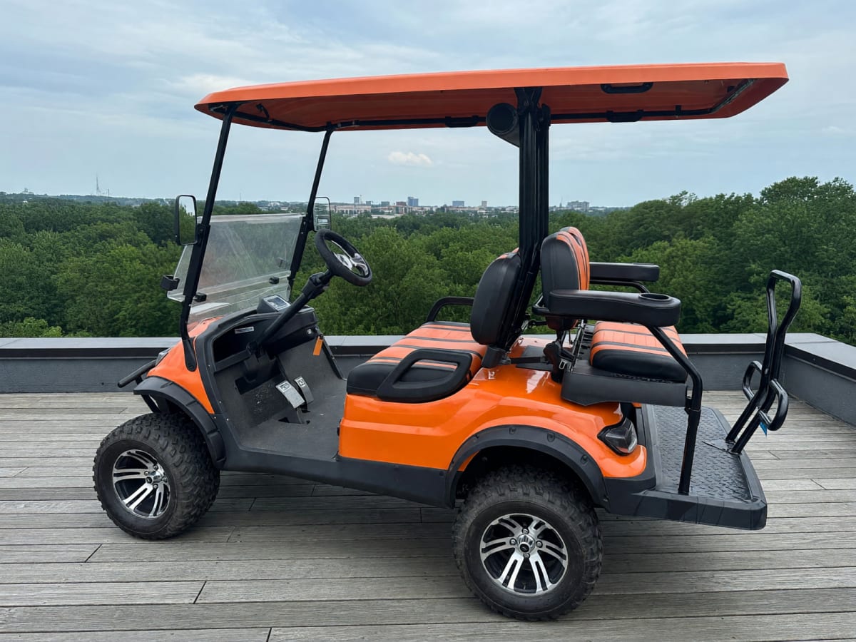 2021 Icon I40L Golf Cart in Like New Condition