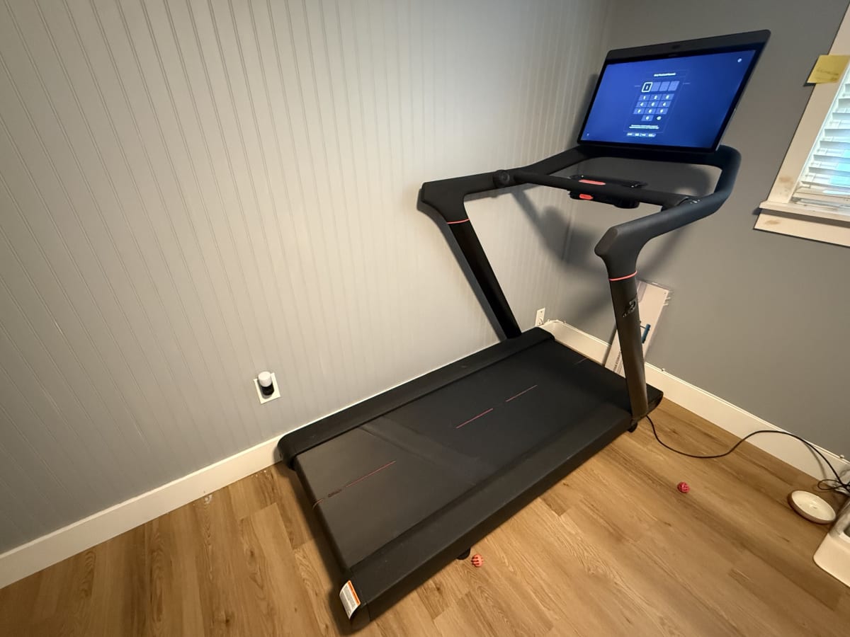 2024 Peloton Tread – Like New, Minimal Use – Winter Park, FL