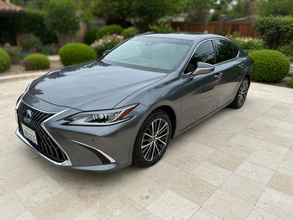2025 Lexus ES 300h Luxury Sedan 4D