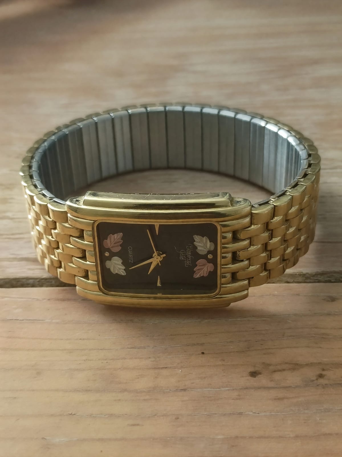 Black Hills Gold Quartz Watch with Leaf Accents in Good Condition – Aurora, CO