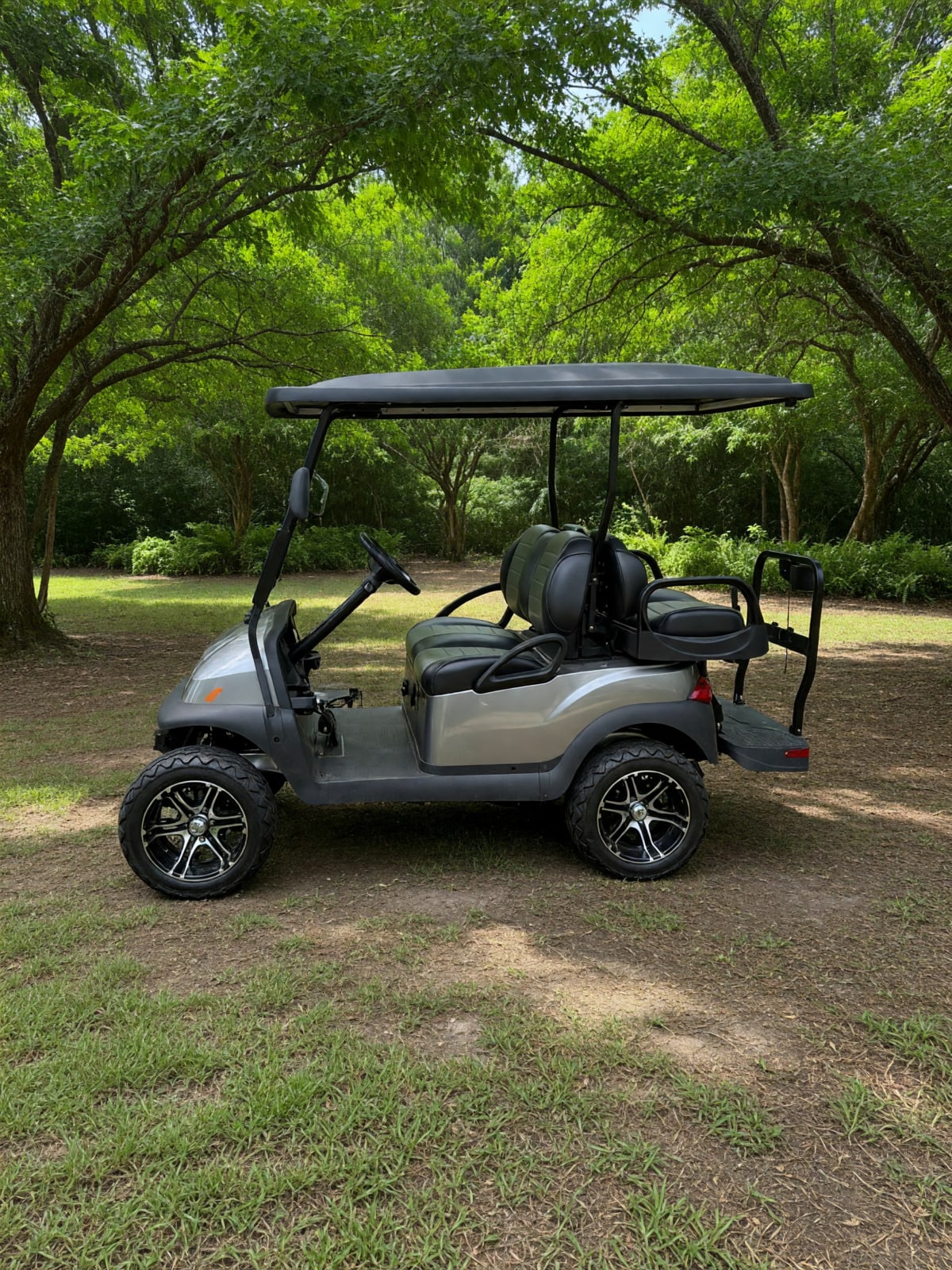 2022 Gas Golf Cart in Like New Condition