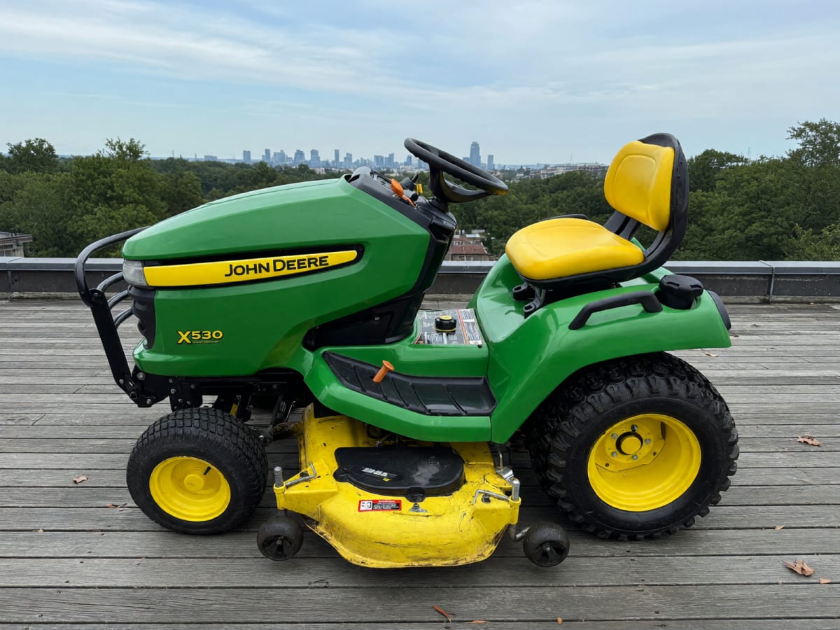 John Deere 2011 X530 in Like New Condition