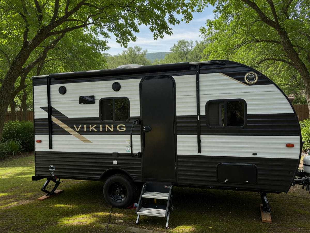 2022 Viking 162RBU Travel Trailer in Like-new Condition