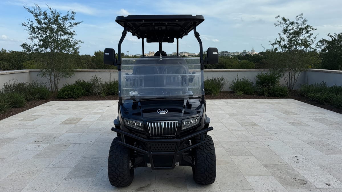 2024 Evolution D5 Maverick L 6 Seater Golf Cart in Like New Condition