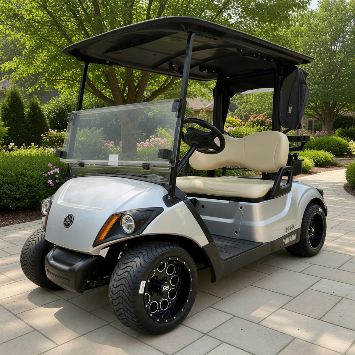 2022 Yamaha Drive 2 Quietec EFI Gas Golf Cart in Like New Condition