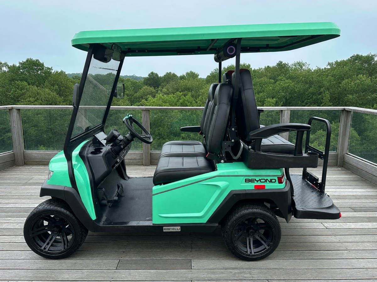 Bintelli Beyond 4-Person Electric Golf Cart in Like New Condition