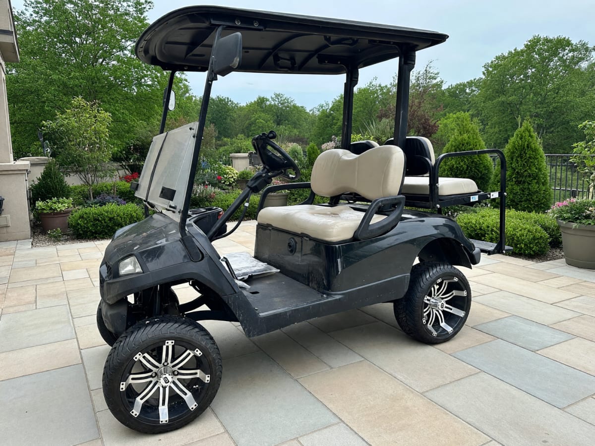 Yamaha Electric Golf Cart 4 Seater in Like New Condition