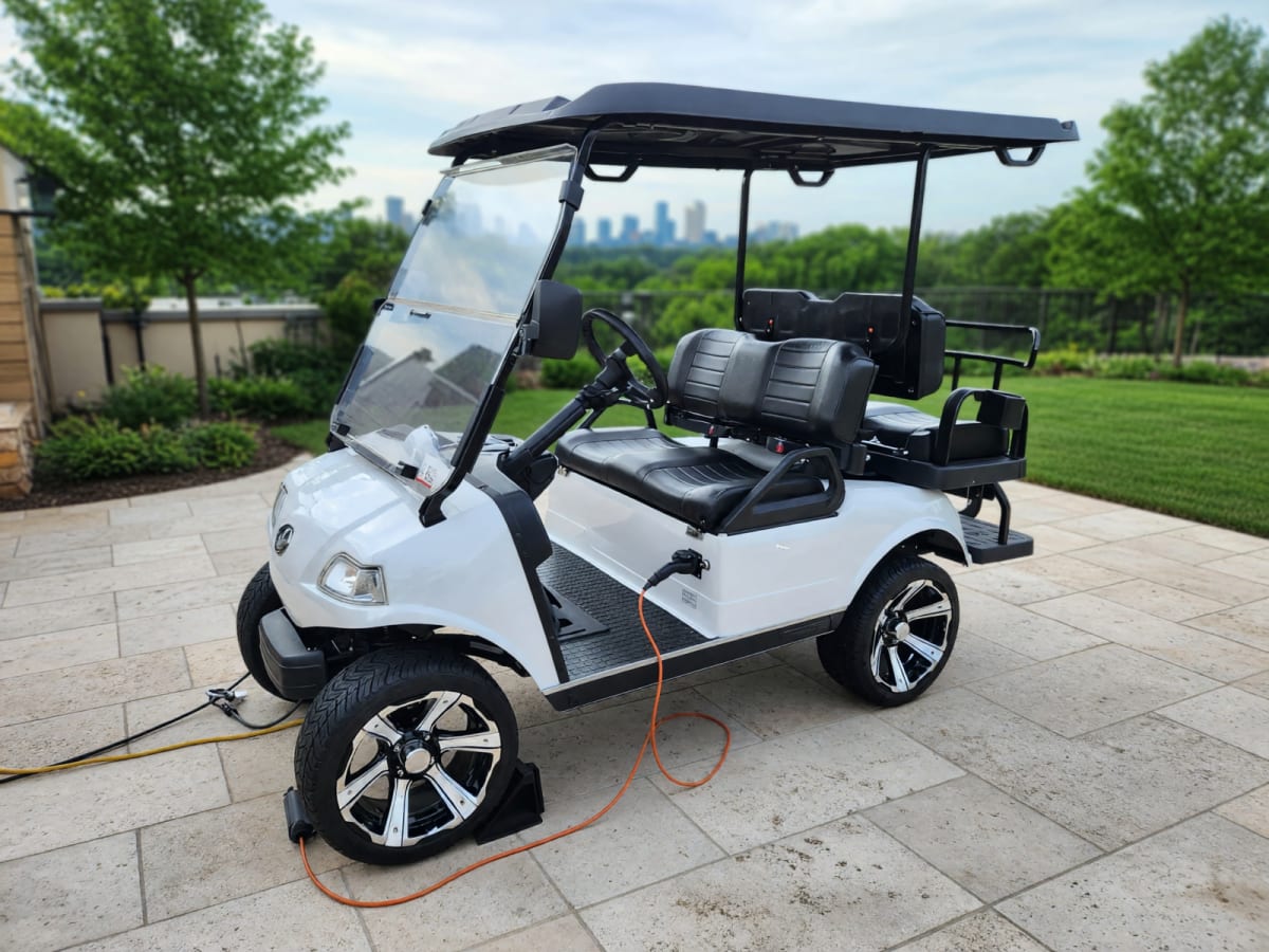 2021 4 Pro 60AH Evolution Electric Golf Cart in Like New Condition