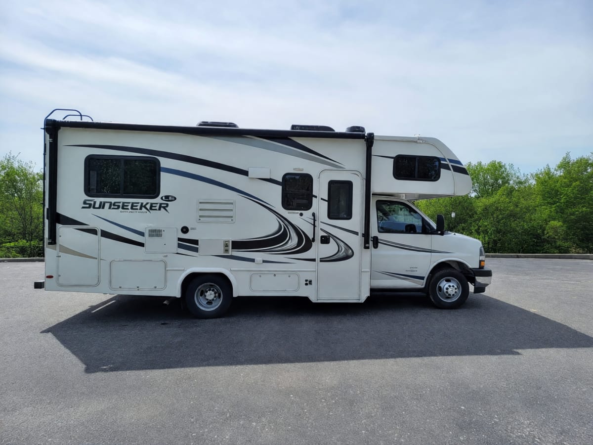 2020 Forrest River Sunseeker 2350LE Class C Motorhome in Like New Condition