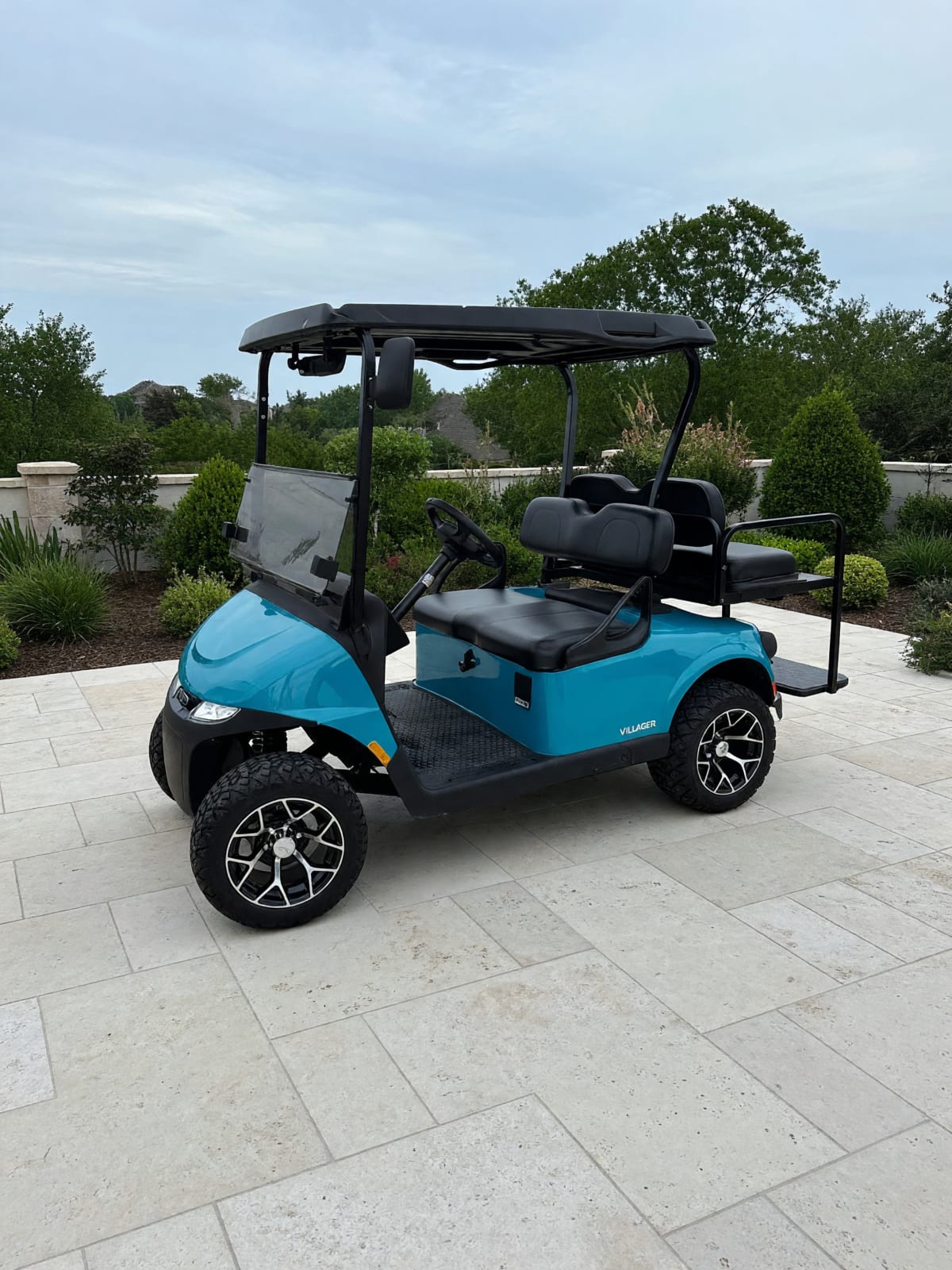 EZ-Go Valor Gas Golf Cart in Like New Condition