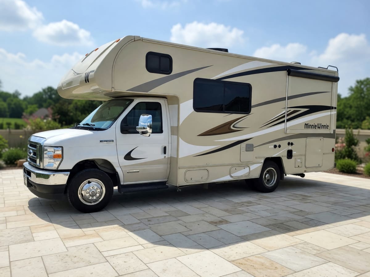 2022 Winnebago Minnie Winnie