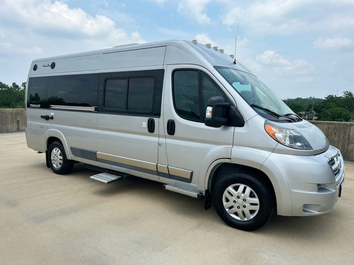 2017 Dodge Travato Winnebago Travel Coach in Like New Condition