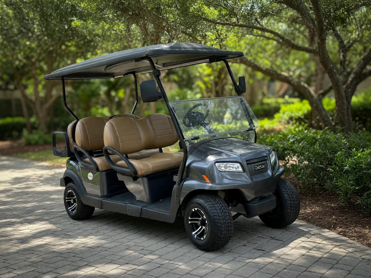 Villager 6 6 Seater Gas Golf Cart in Like New Condition