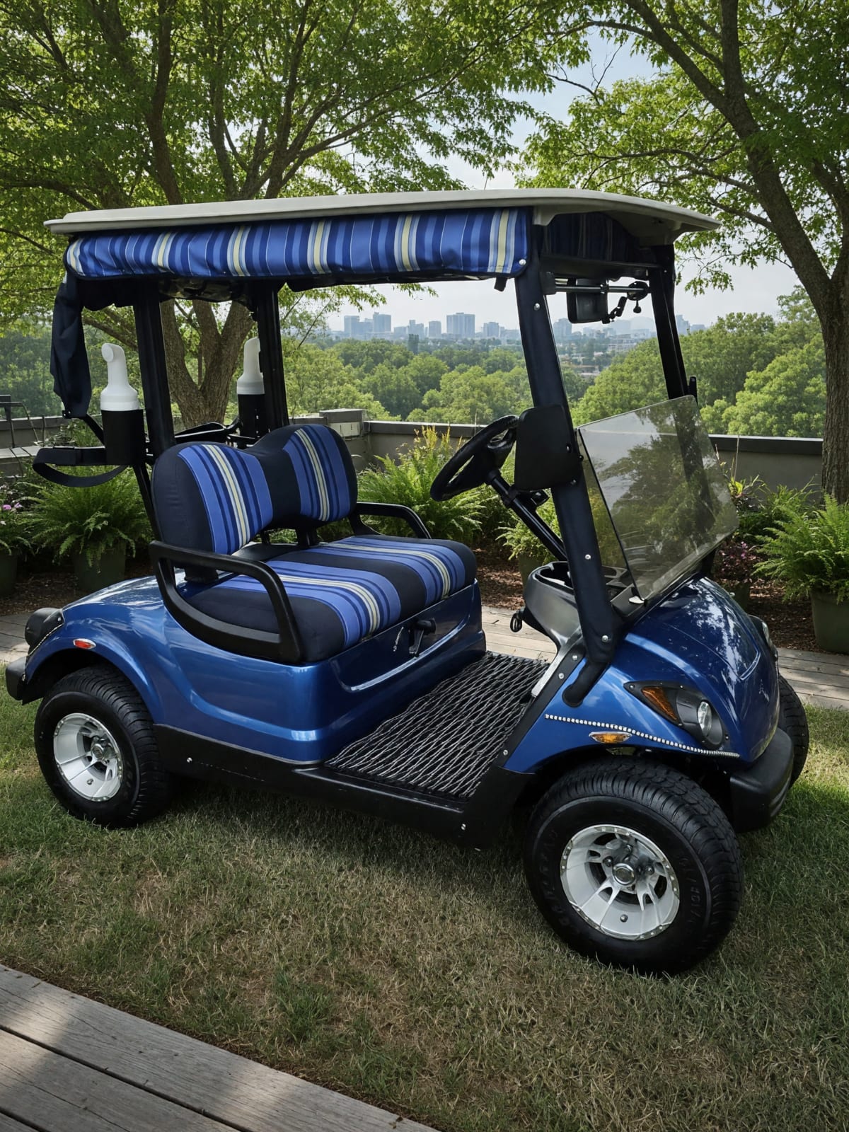 Yamaha 2013 Gas Golf Cart in Good Condition