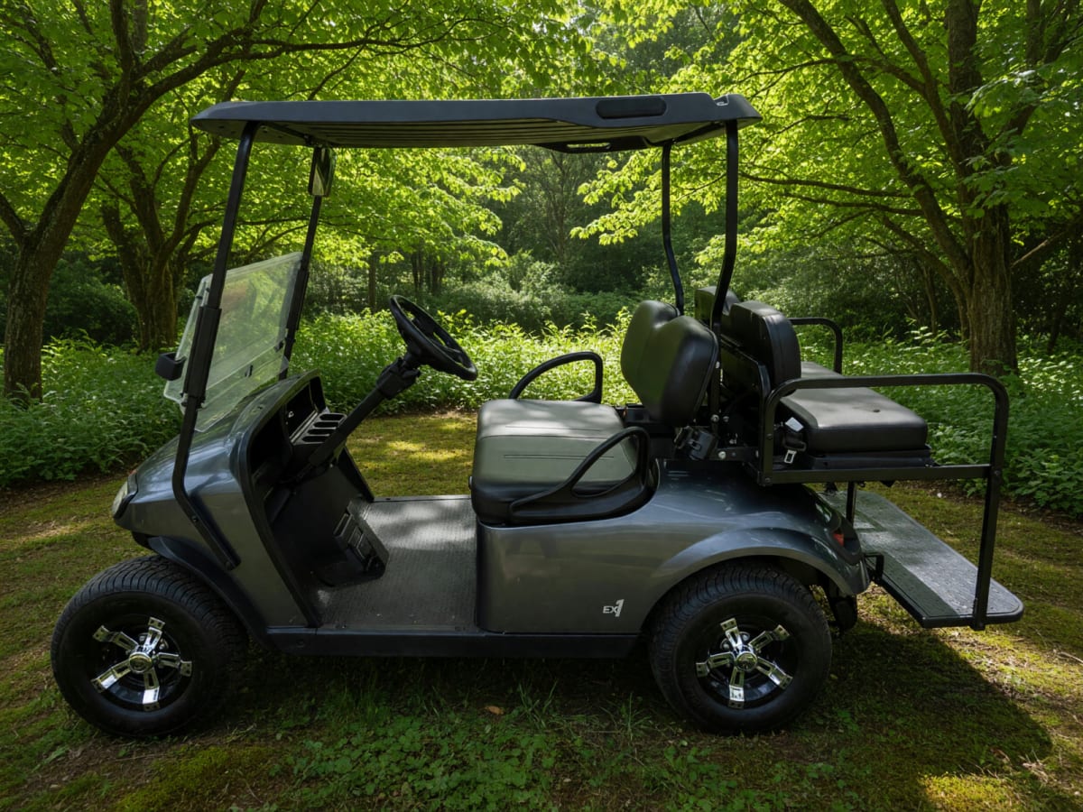 EZGo 4 Seater Gas Golf Cart in Like New Condition