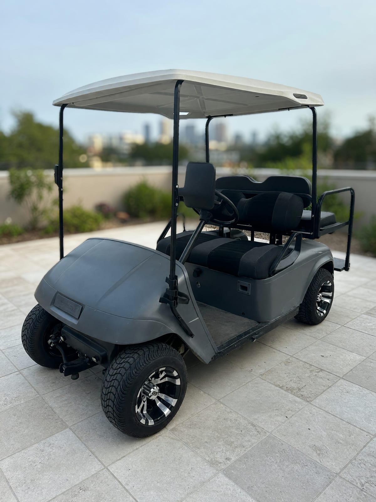 EZ GO 2001 4 Seater Golf Cart in Good Condition