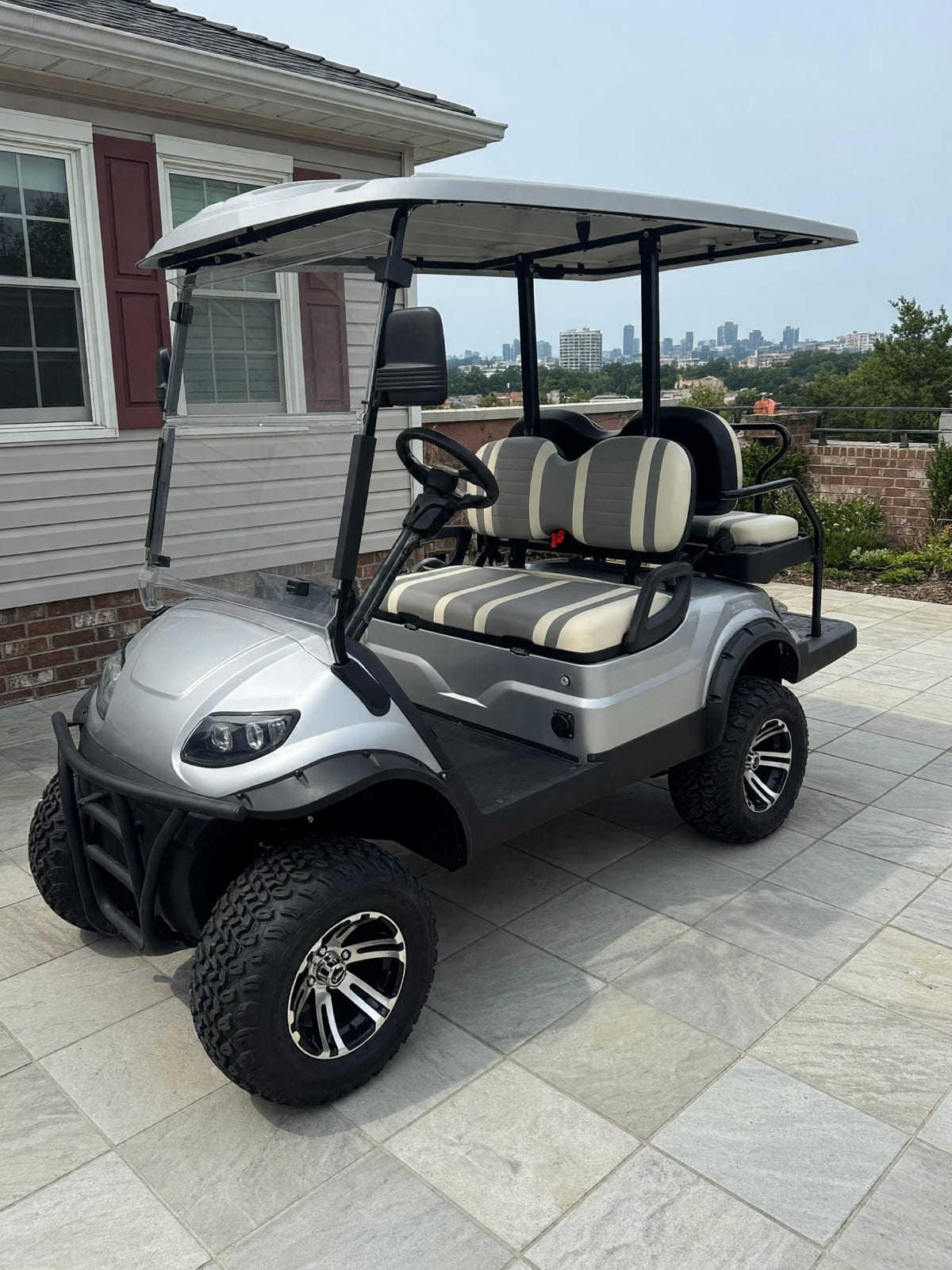 Icon I-40 2022 48 Volt Electric Golf Cart in Like New Condition