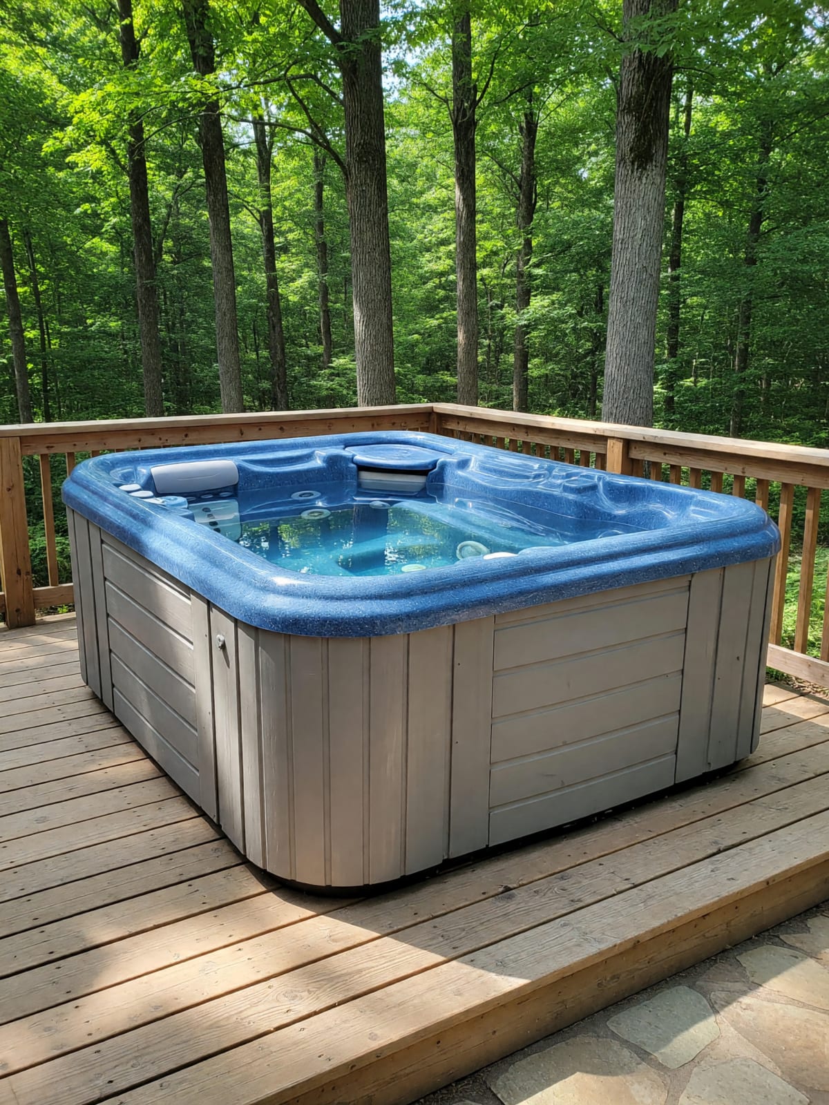 Hot Spring Spas 4-Person Outdoor Hot Tub with Blue Shell in Good Condition