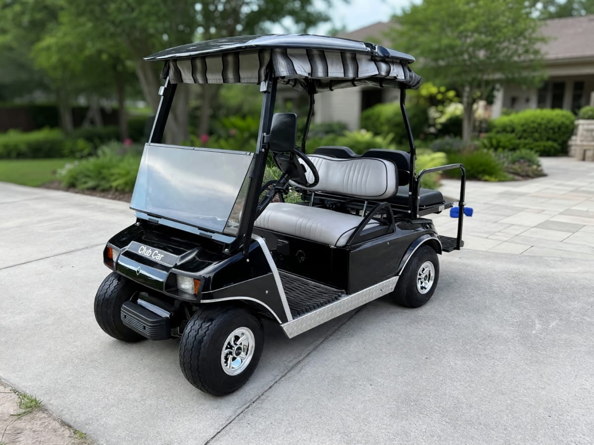 Club Car 2003 DS 48V Electric Golf Cart in Like New Condition