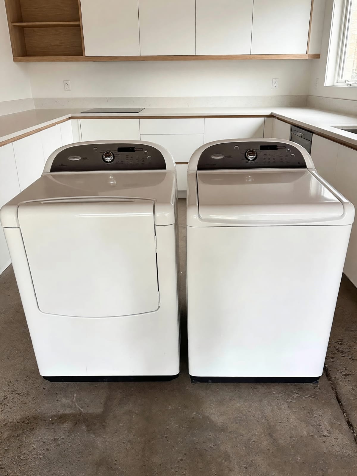 Whirlpool Washer & Dryer Set in Like New Condition
