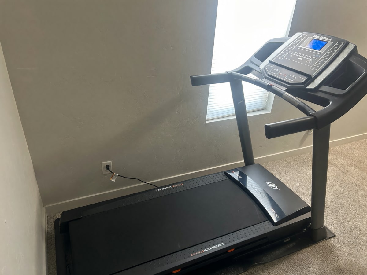 2024 NordicTrack NTL17915 Treadmill – Like New, 10 MPH, Foldable – Vineyard, UT
