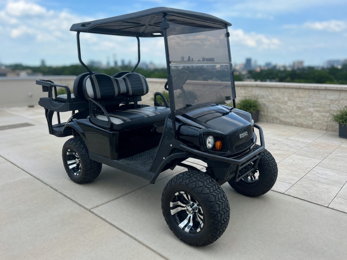 EZGO Gas 4-Seat Golf Cart in Like New Condition