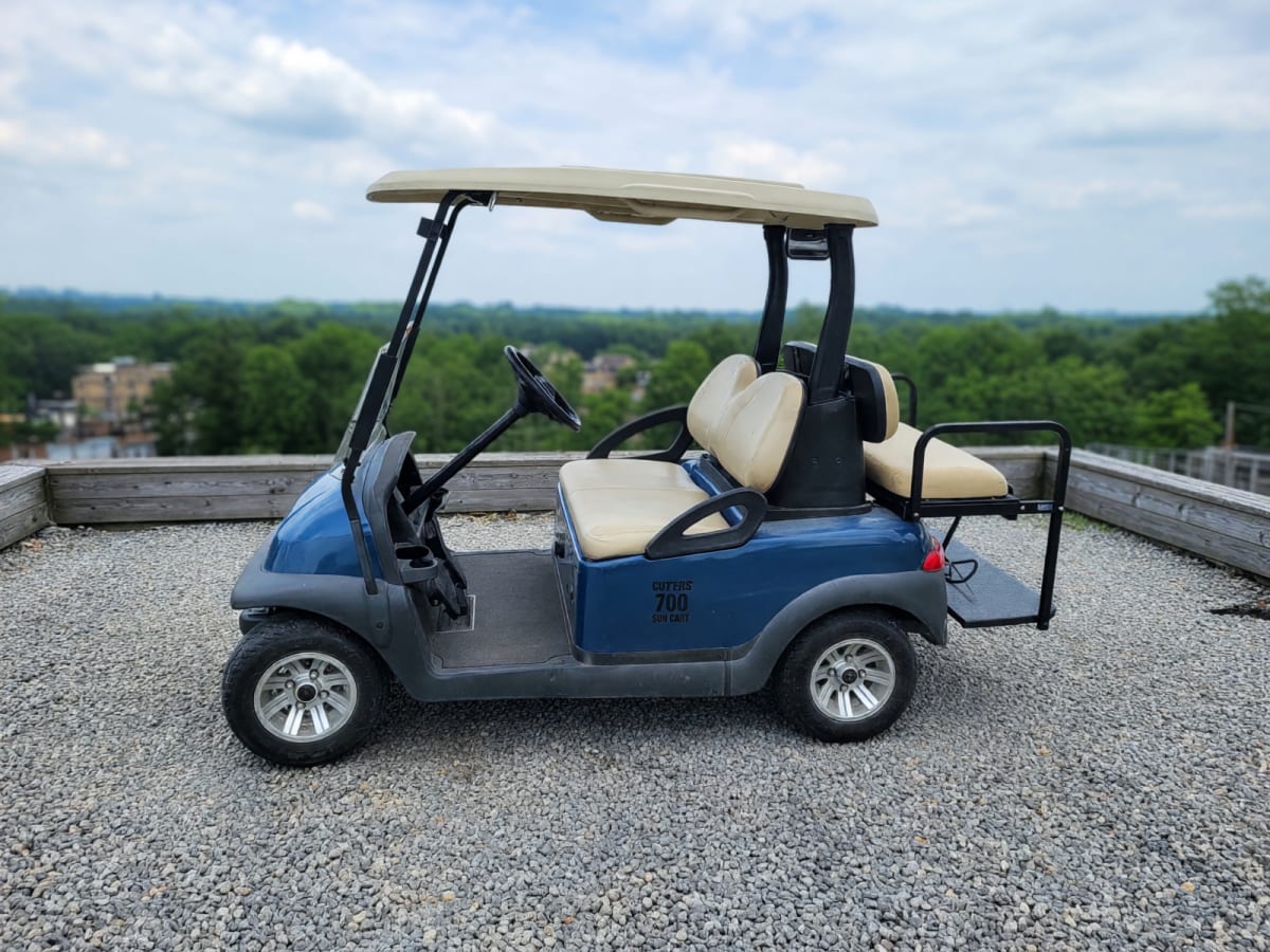 Club Car 2011 Precedent Electric Golf Cart in Good Condition