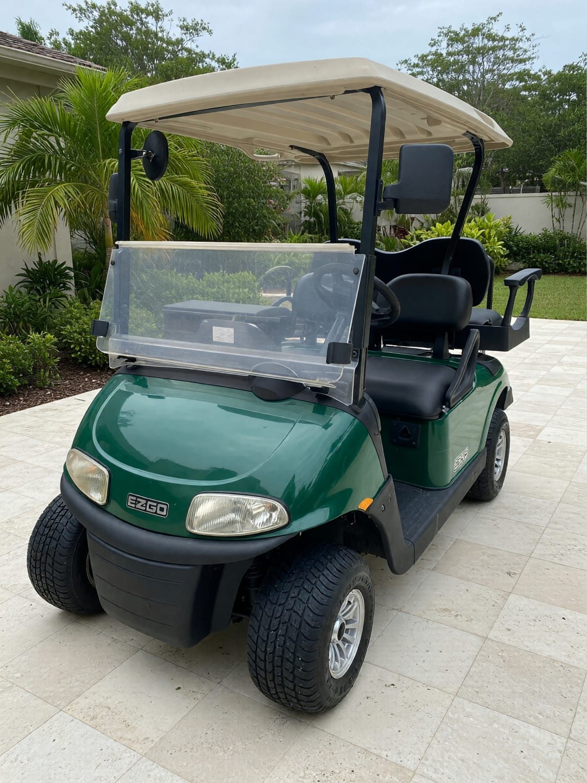EZ-GO RXV 2016 Golf Cart in Good Condition