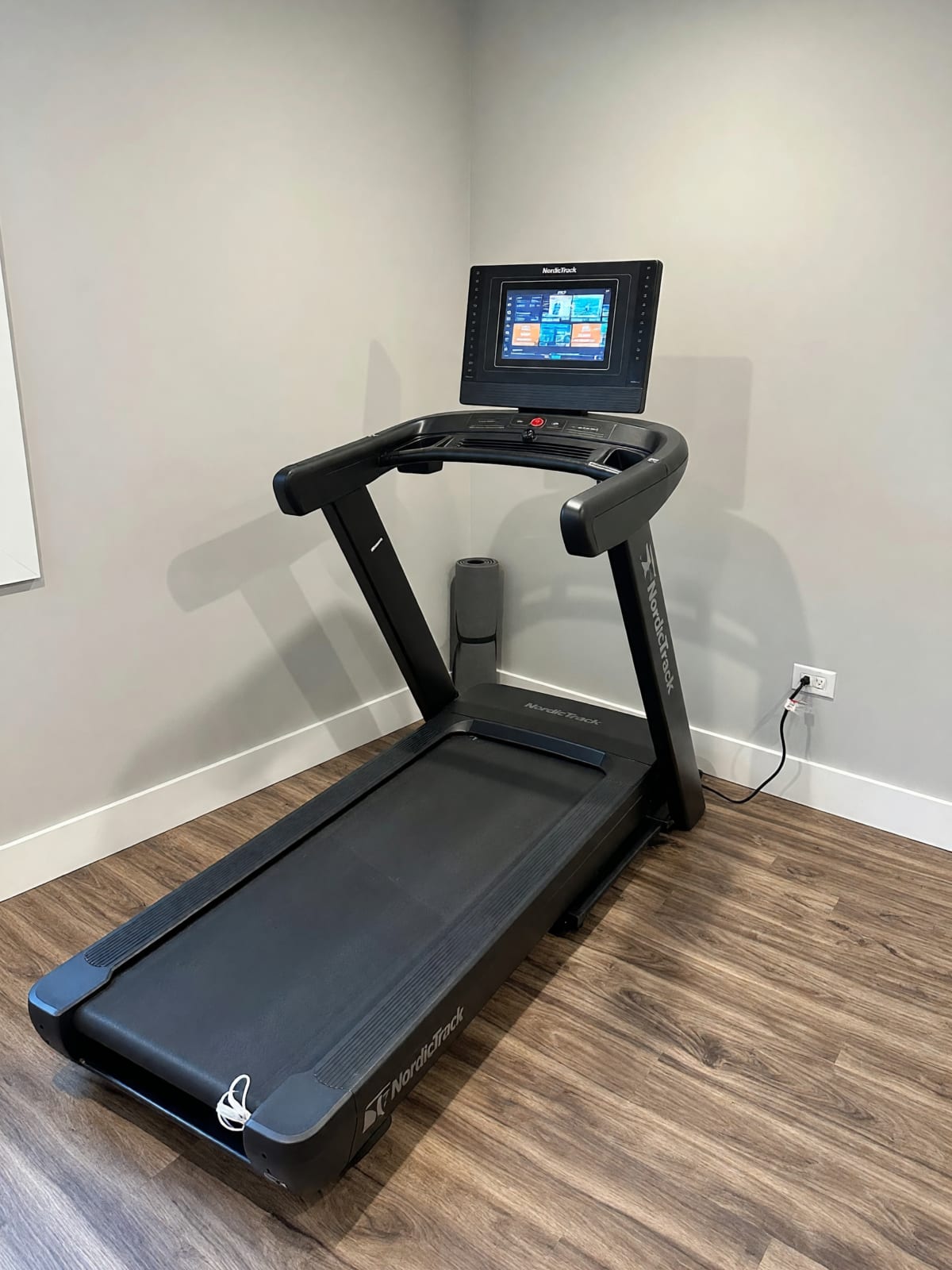 NordicTrack Commercial 1750 Treadmill in Like New Condition