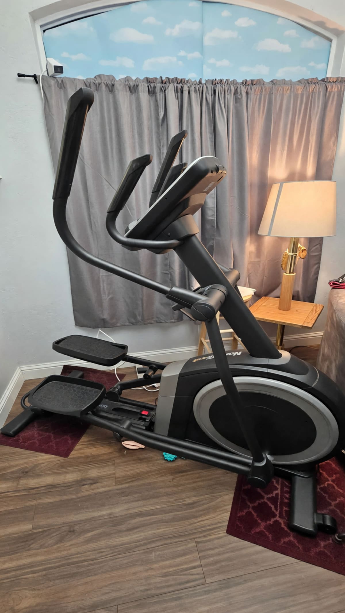 NordicTrack Elliptical Machine in Like New Condition