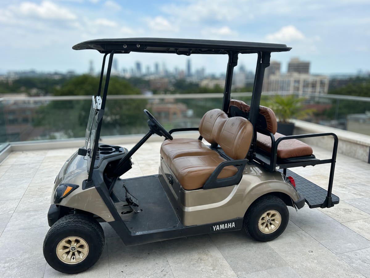 2023 Yamaha AC Drive Golf Cart in Like New Condition
