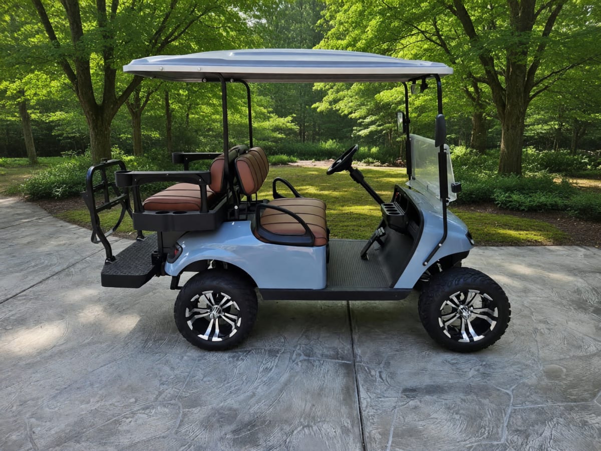 2020 EZGO TXT Golf Cart in Like New Condition