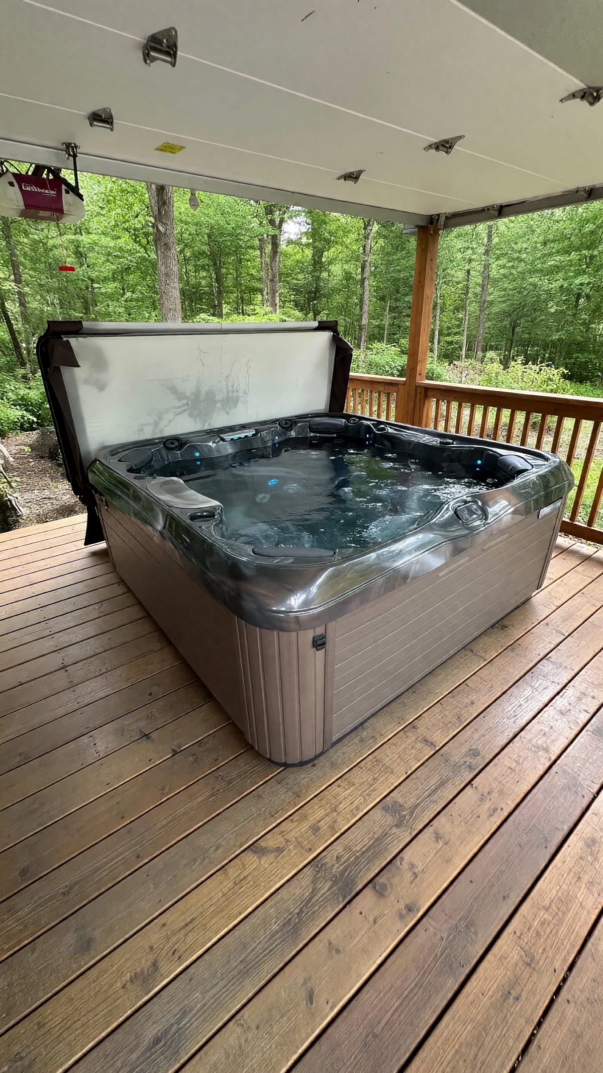 Bullfrog Spas X7 7-Person Spa in Like New Condition
