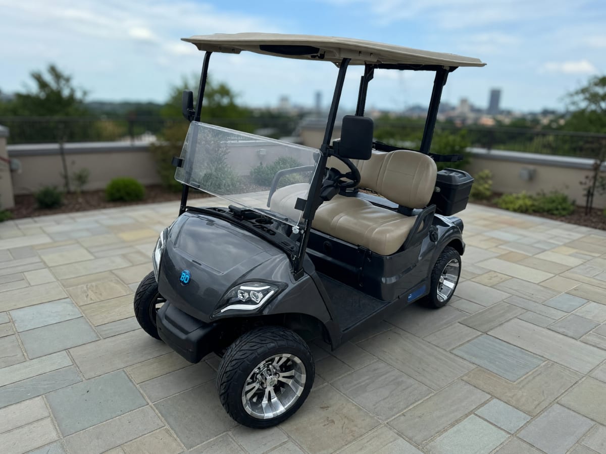 2022 Yamaha Golf Cart in Like New Condition
