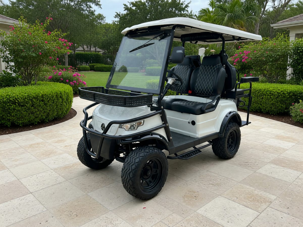 2023 Epic Golf Cart in Like New Condition