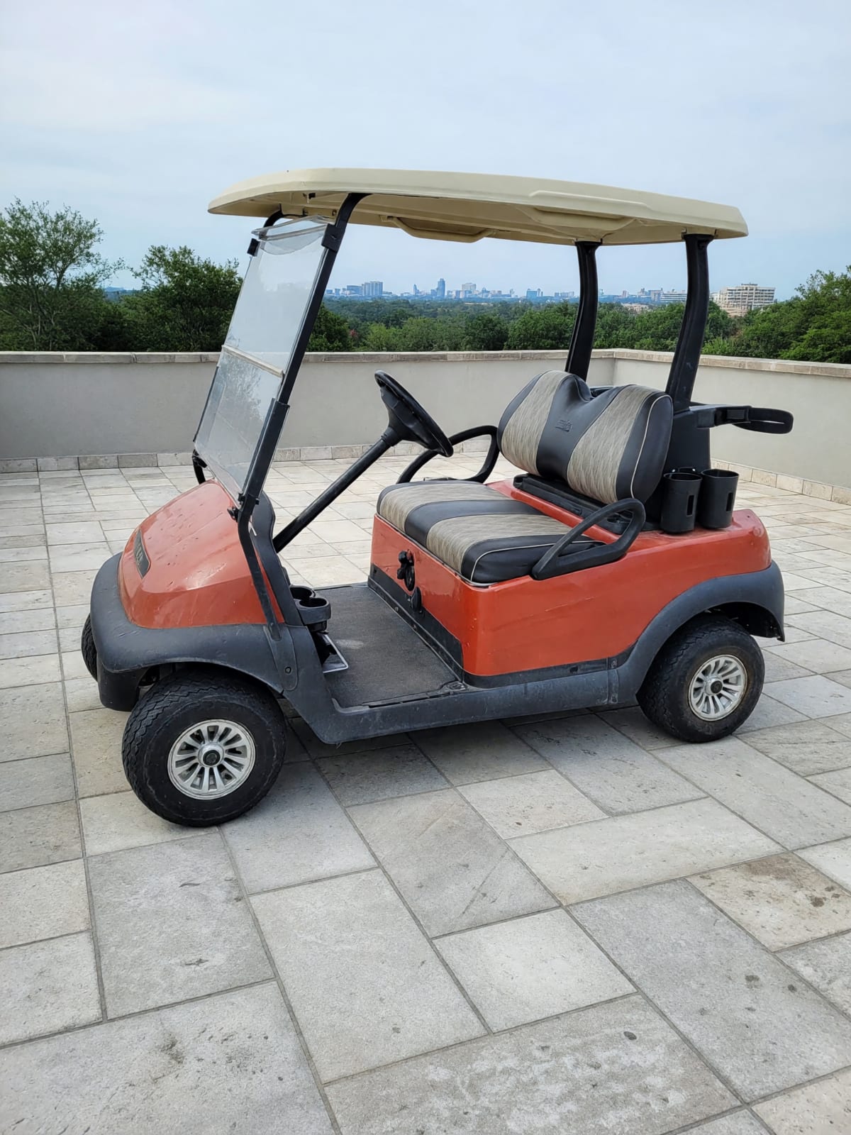 Club Car 2016 Gas Golf Cart in Like New Condition – Toney, AL