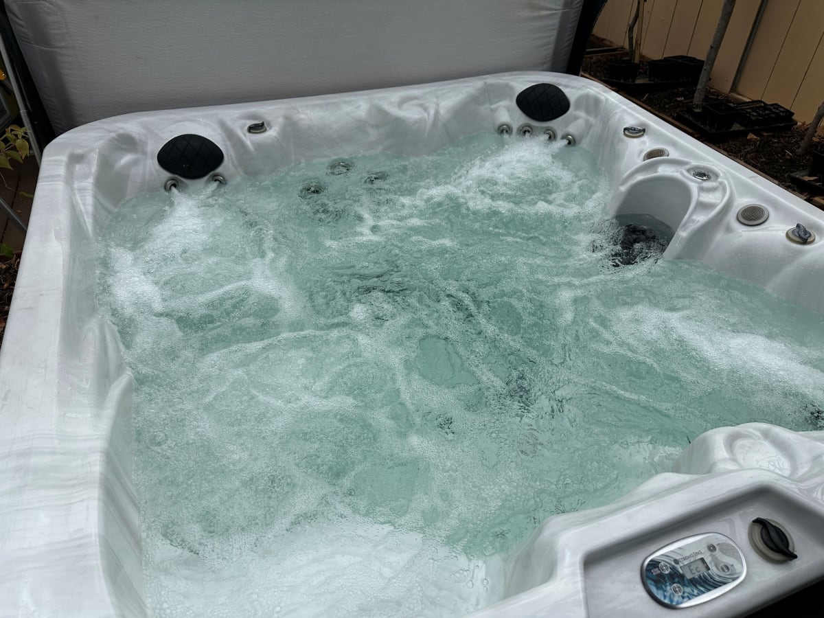 2021 Strong Spas G-6 Hot Tub – Good Condition, 5 Person with Cover – Oceanside, CA