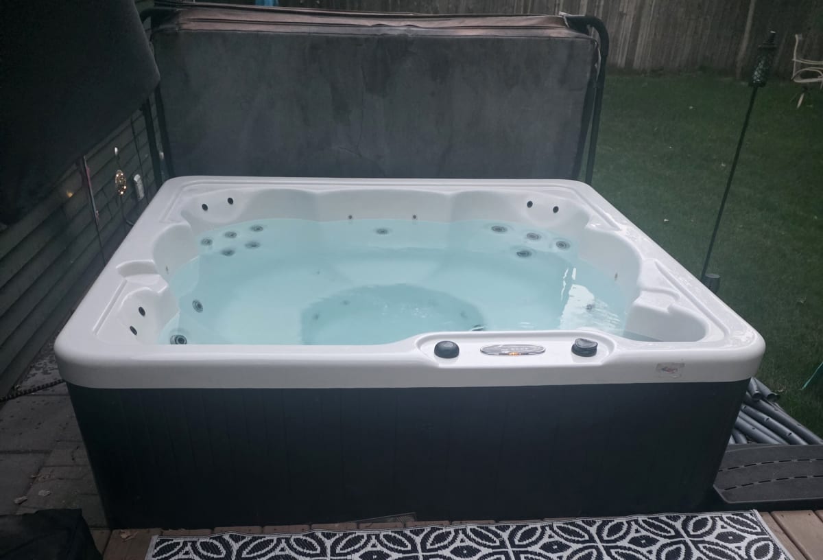 2020 Catalina Spa Hot Tub – Great Condition, 5 Person 29 Jets – Muskegon, MI