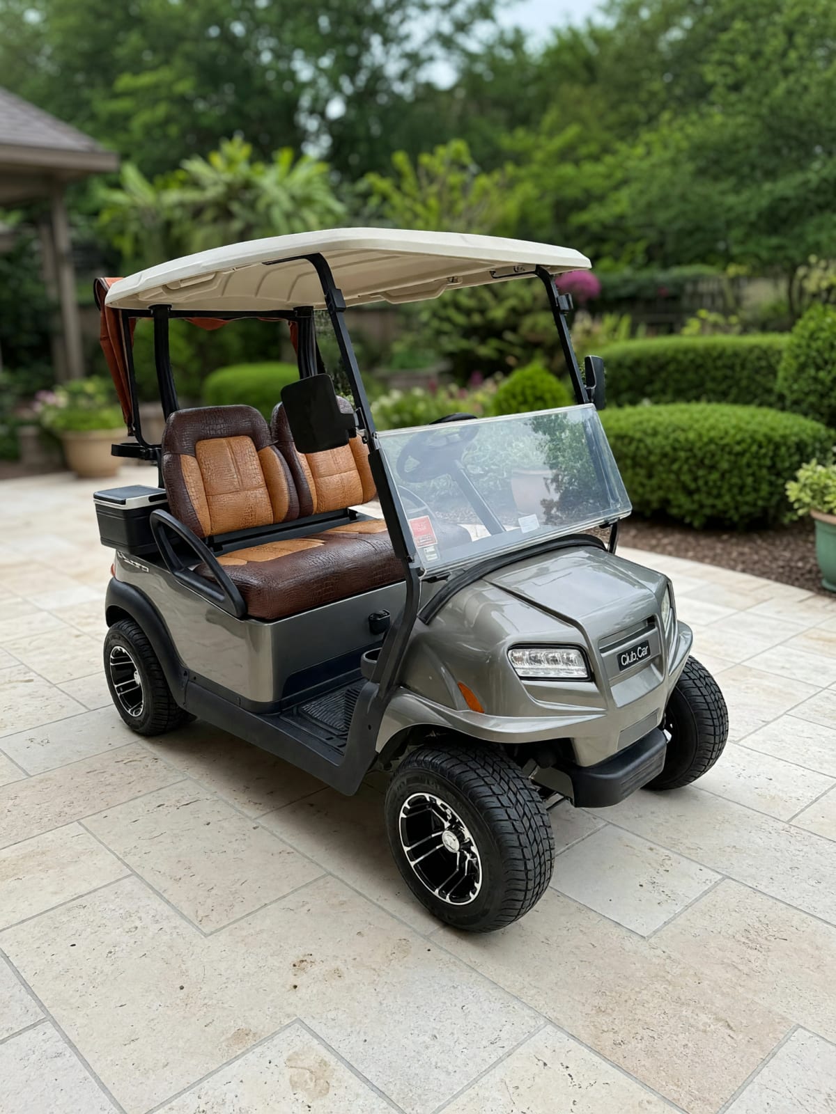 Club Car Onward 2017 Electric Golf Cart in Like New Condition – Ocala, FL