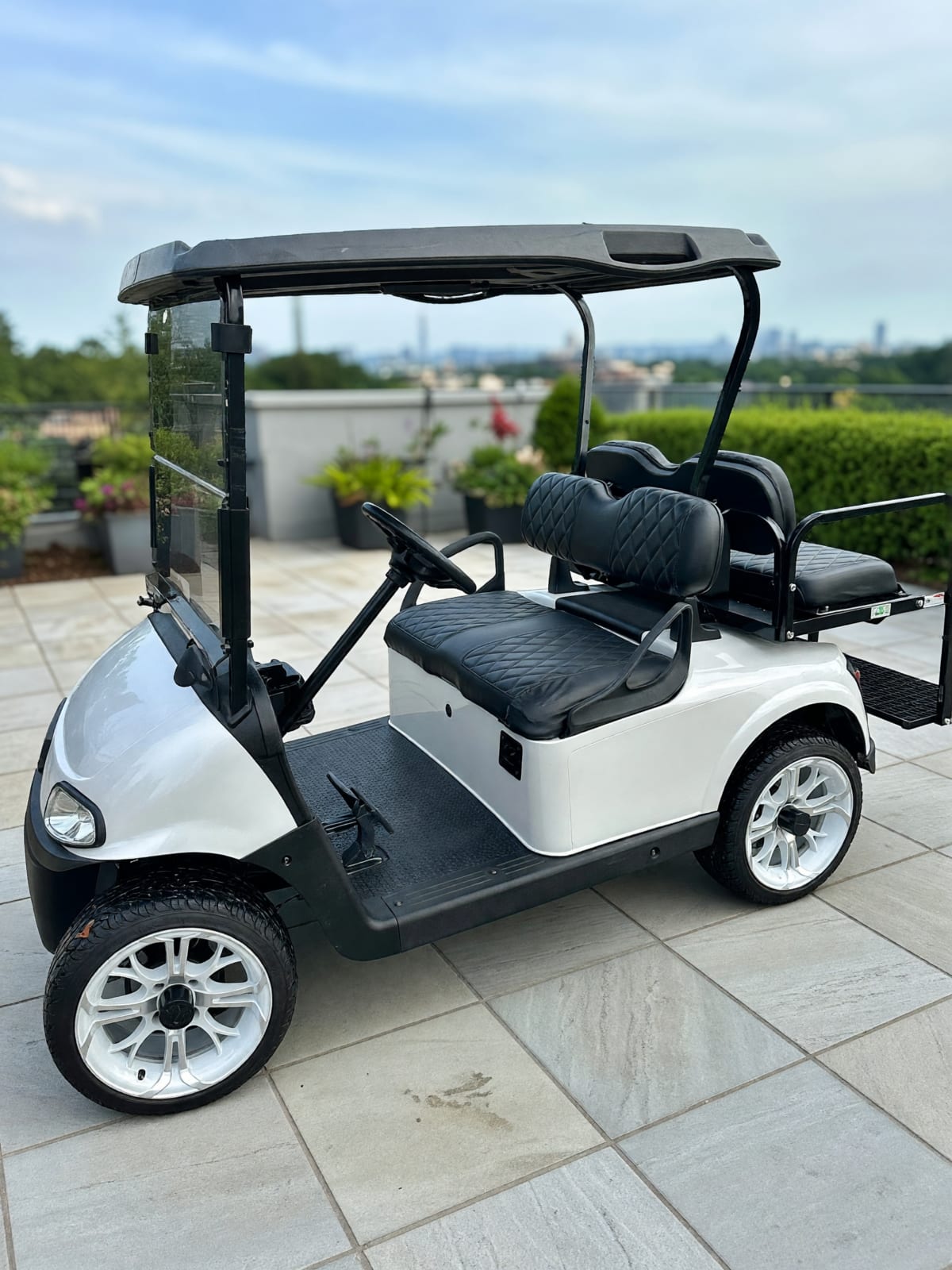 EZGO RXV Elite Lithium Golf Cart in Like New Condition – Stokesdale, NC