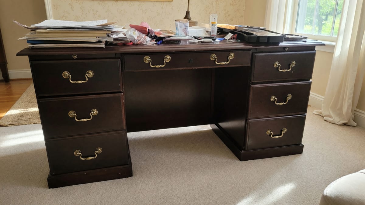 Used Desk in Great Condition – Las Vegas, NV