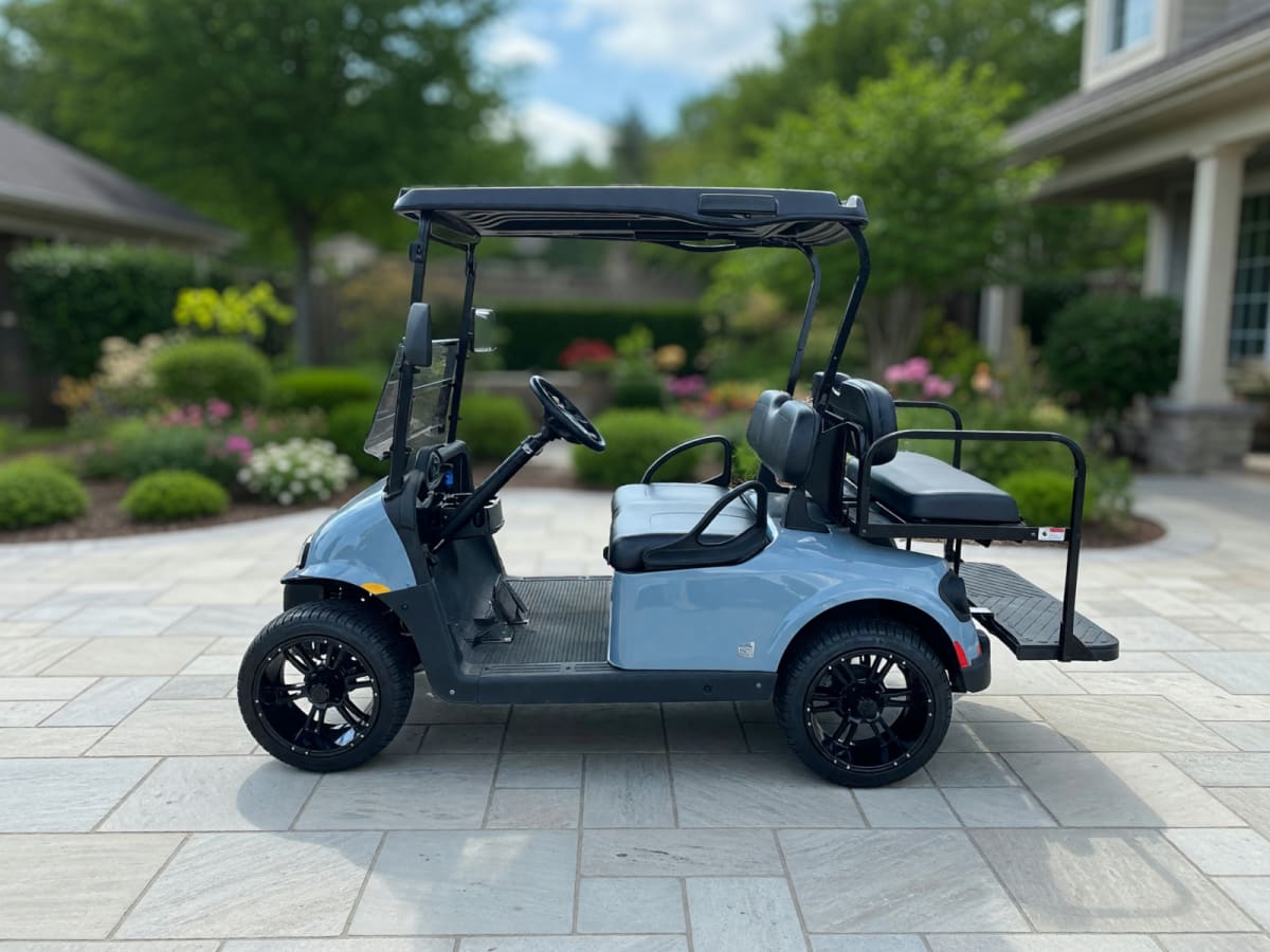 2022 EZGO RXV Gas EFI Golf Cart in Like New Condition – New Lenox, IL