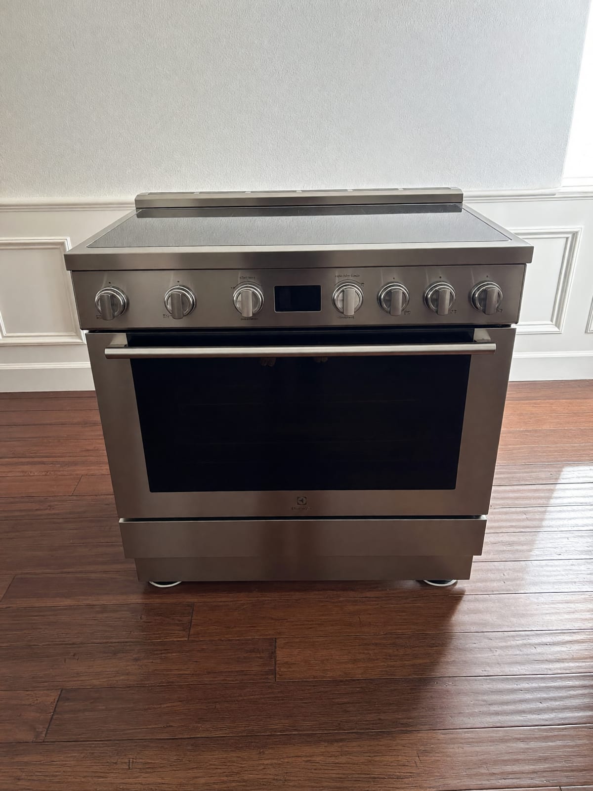 Electrolux Stainless Steel Induction Range with Oven in Like New Condition – Brentwood, CA