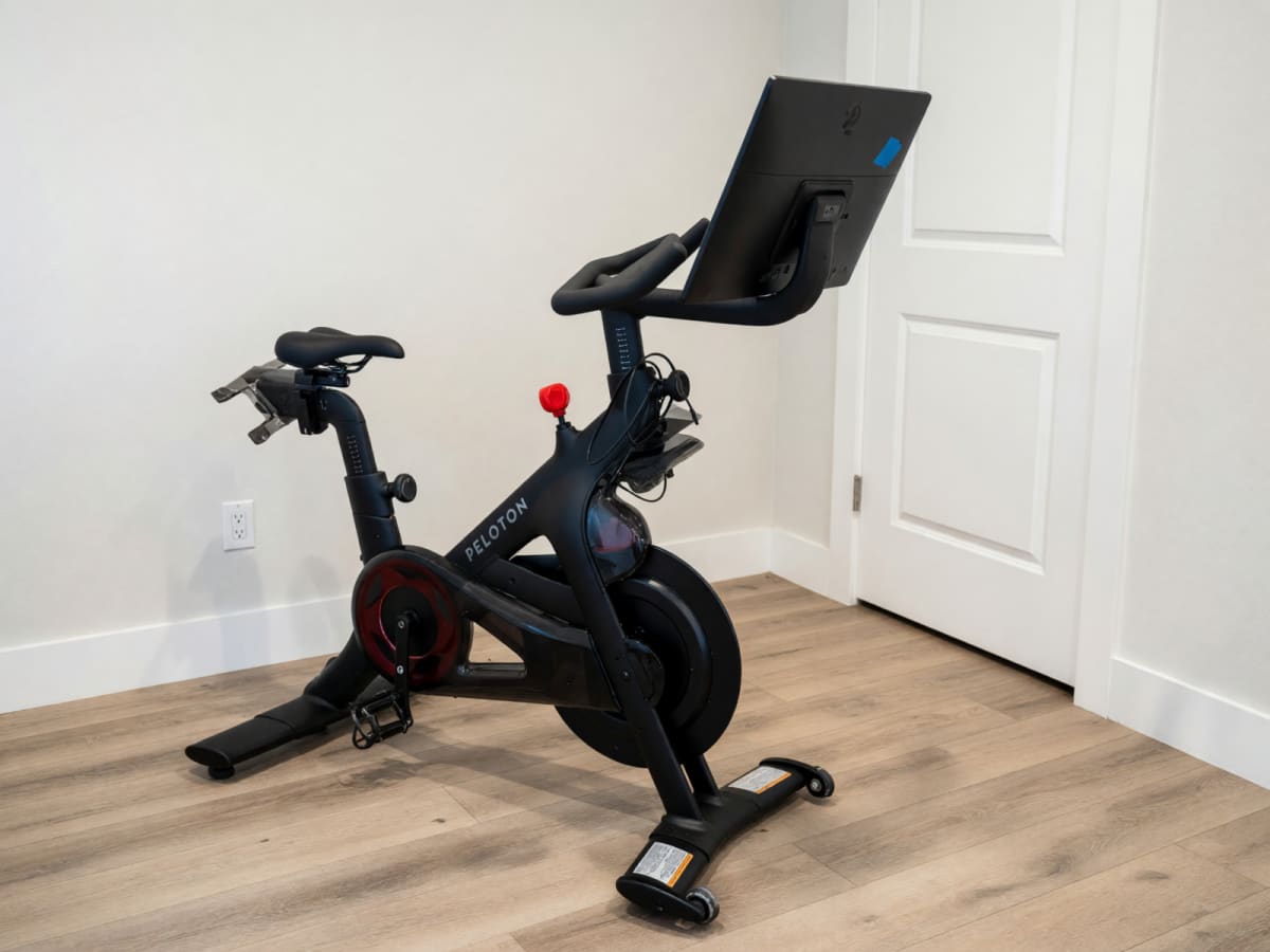 2020 Peloton Bike+ Very Good Condition Includes Shoes & Heart Rate Monitor – Santa Rosa, CA
