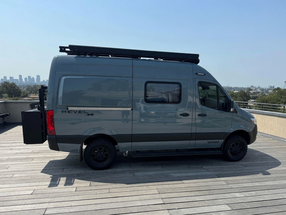 2024 Winnebago Revel 4×4 Camper Van in Like New Condition – Anaheim, CA