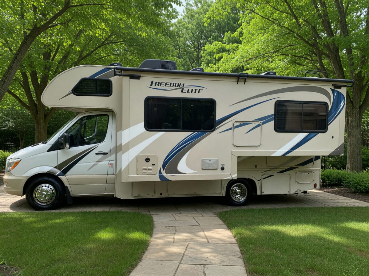 2016 Thor Freedom Elite Mercedes Diesel Class C Motorhome – Beverly, MA
