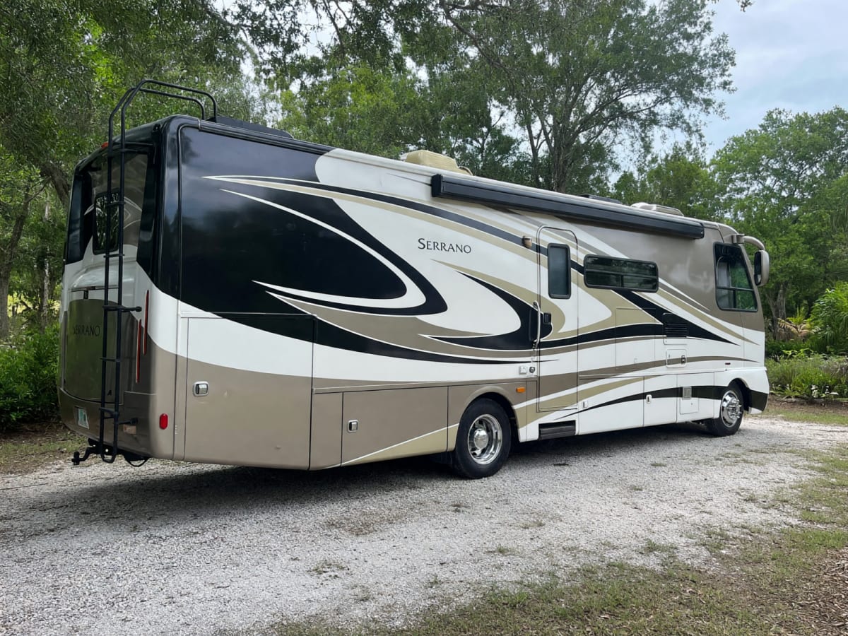 2011 Thor Motor Coach Serrano – North Port, FL