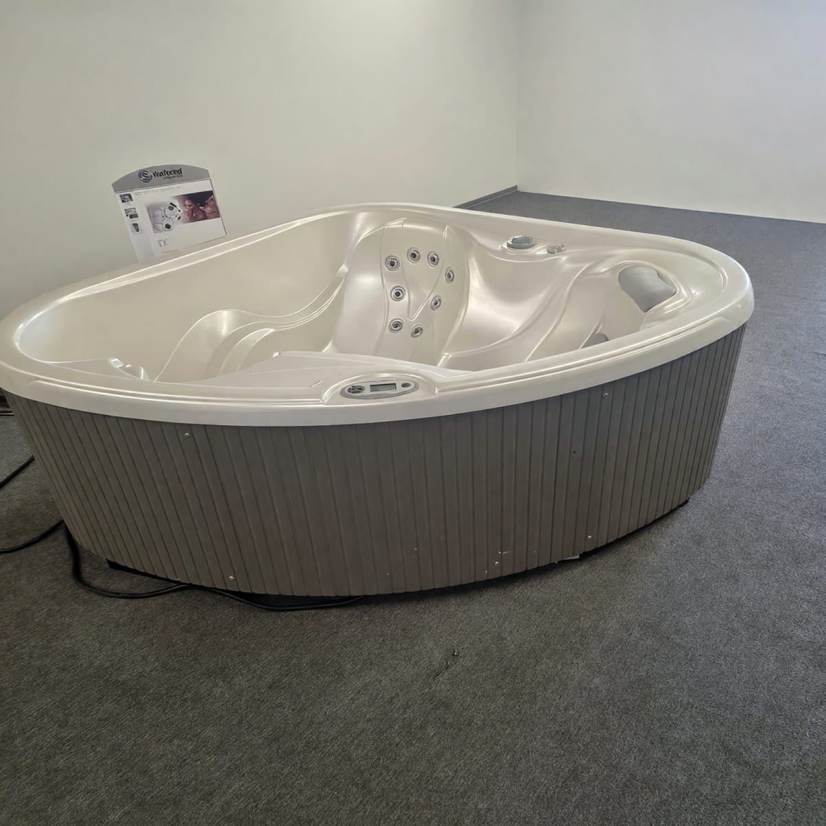 2019 Hot Spring Spas TX 2-Person Hot Tub in Good Condition – Casselberry, FL