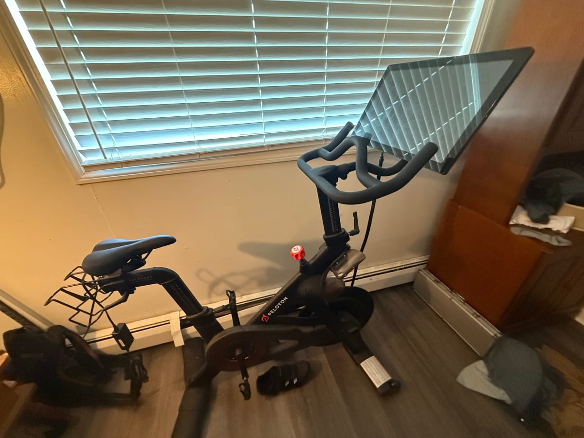 2025 Peloton Bike Original – Like New, 22 Inch Screen – Gloucester, MA